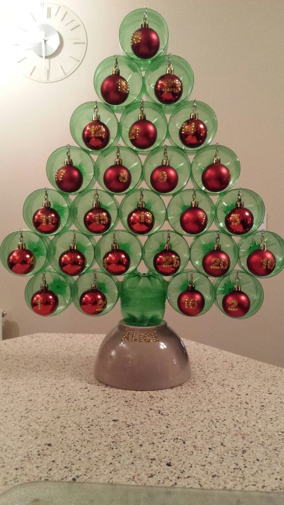 recycled artificial christmas tree from plastic bottles (image credit : Muito Chique / Pinterest)