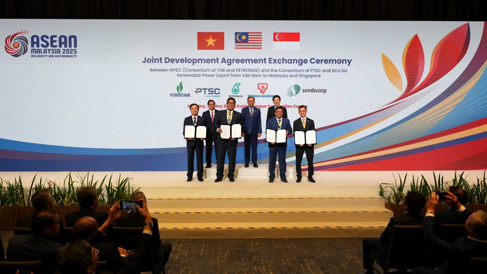 Read more about the article Malaysia, Vietnam, and Singapore Forge Trilateral Pact to Power ASEAN’s Green Energy Future