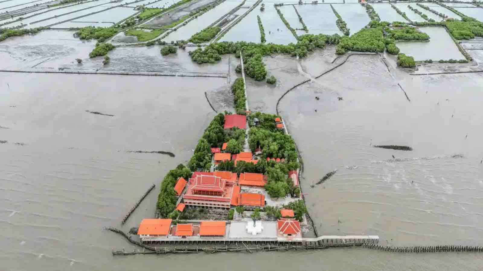 Read more about the article Ban Khun Samut Chin: A Coastal Village Subsumed by the Sea