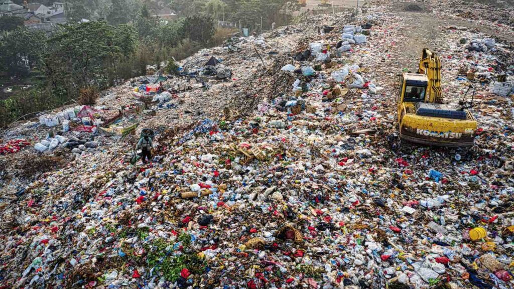 Drone Shot of Landfill by Tom Fisk from Pexels