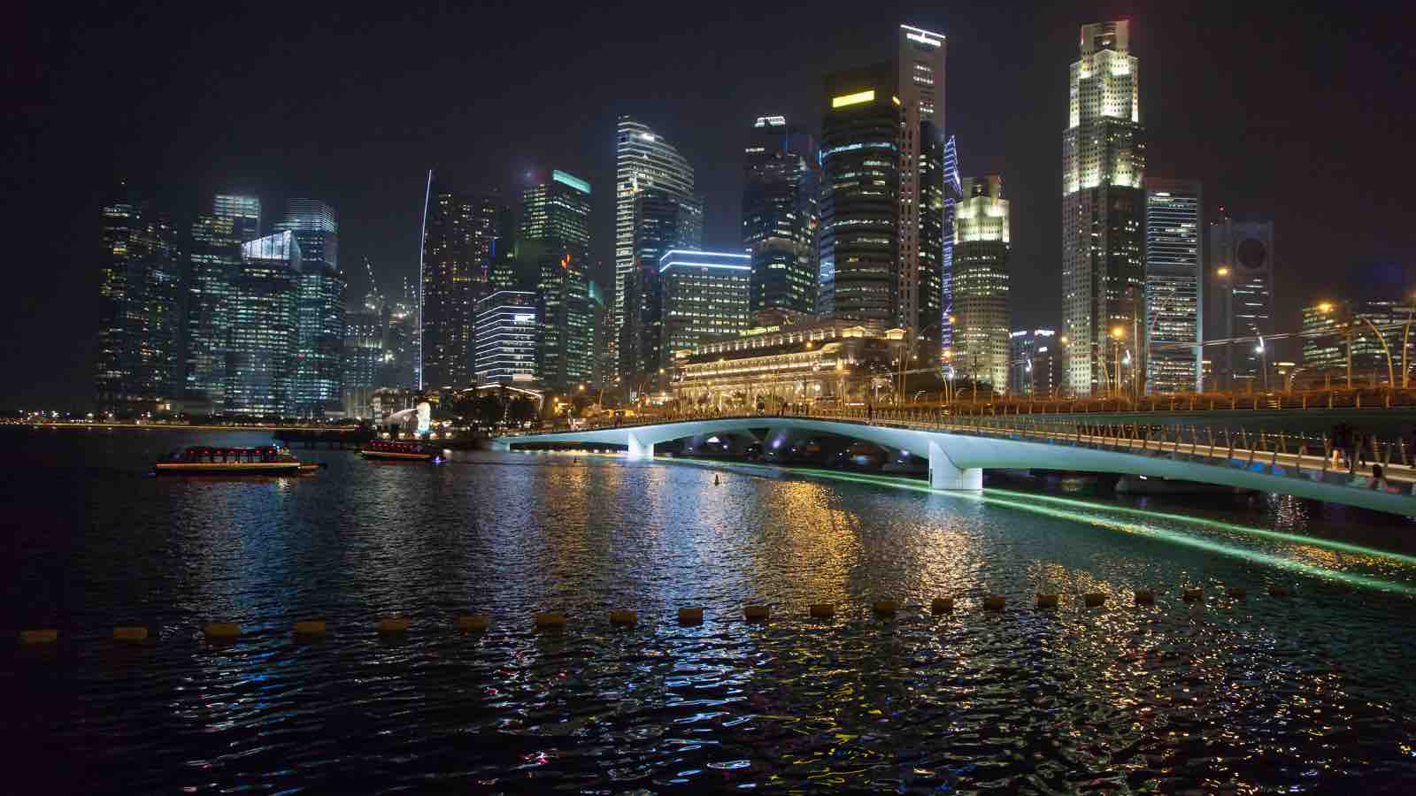 Read more about the article Singapore Bets on ‘Green’ Data Centers to Retain Global Hub Status