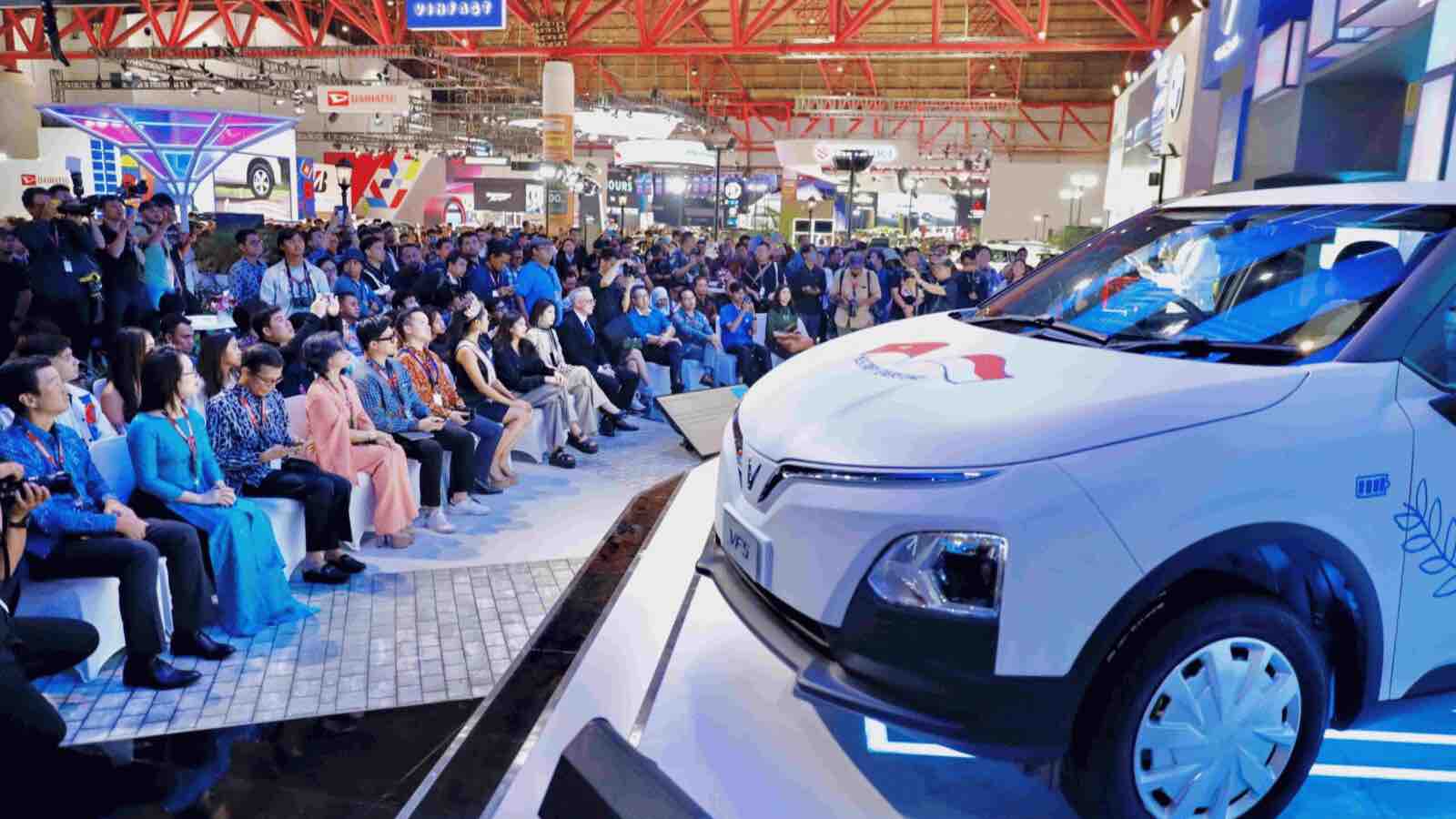 Read more about the article VinFast Debut in Indonesia, Launches Right-Hand Drive EVs at IIMS 2024