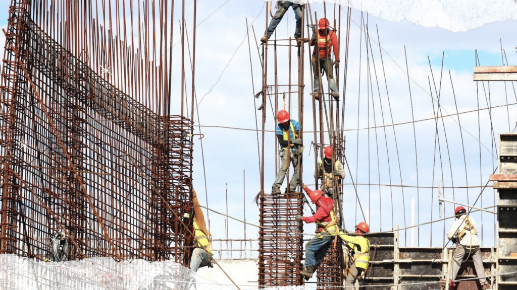 Migrant workers in Singapore ( Photo by Josue Isai Ramos Figueroa on Unsplash)