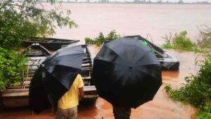 River | flood | India | village