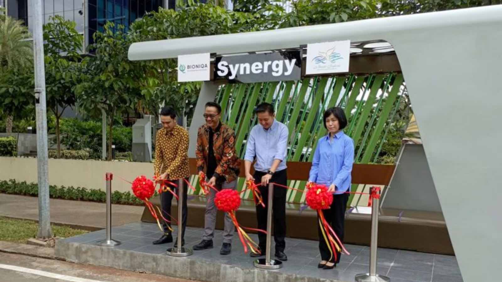 Read more about the article Alam Sutera and Bioniqa Unveil Indonesia’s First Green Bus Stop Powered by Algae Photobioreactor