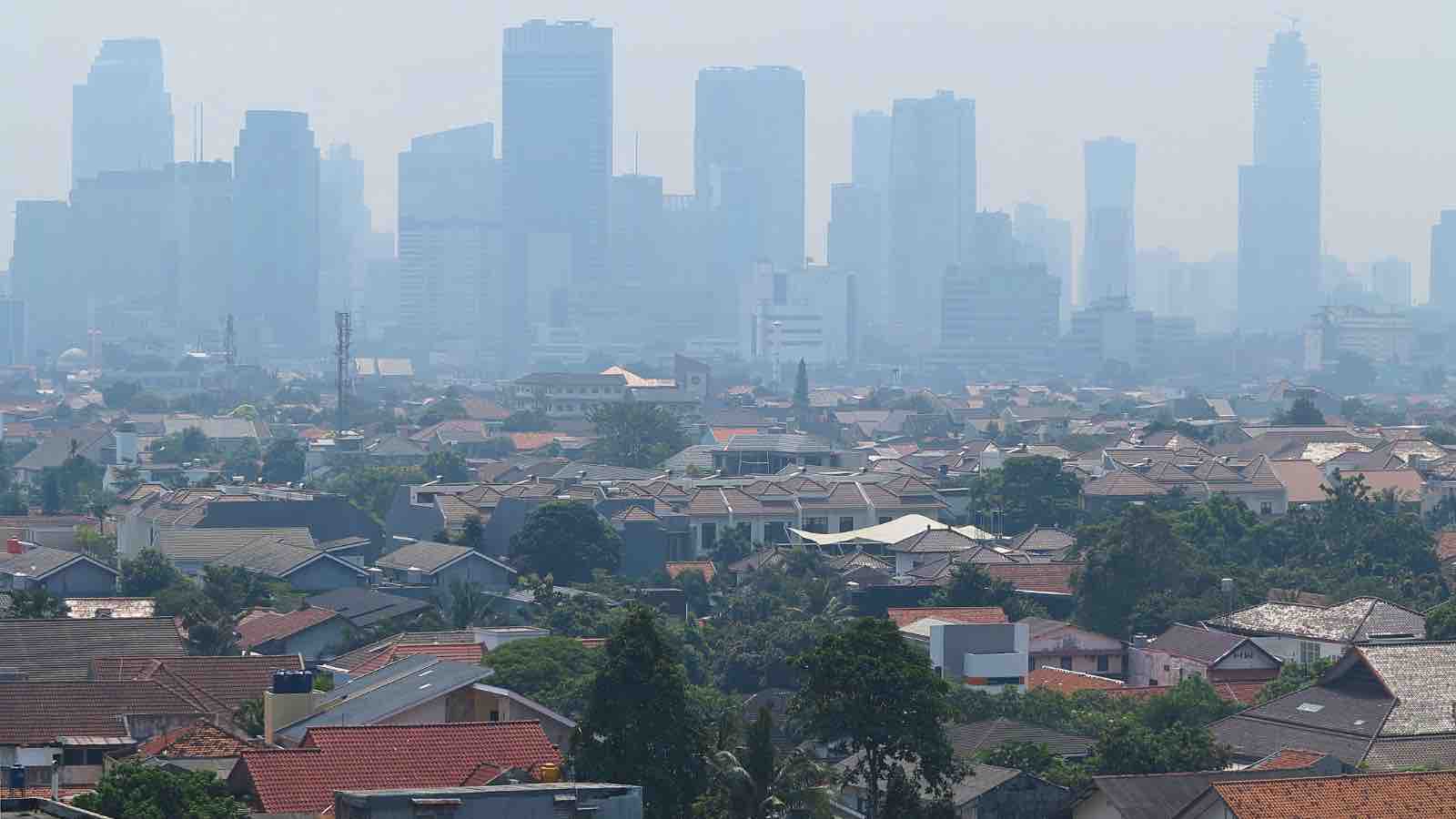 image : Jakarta skyline by Cris Andrei from Getty Images