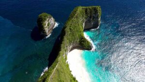 Kelingking beach - Nusa Penida by bodrumsurf from Getty Images