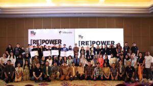 [RE]Power Energy policy Hackathon Winners with all young people joining the event (1) / image : New energy Nexus Indonesia