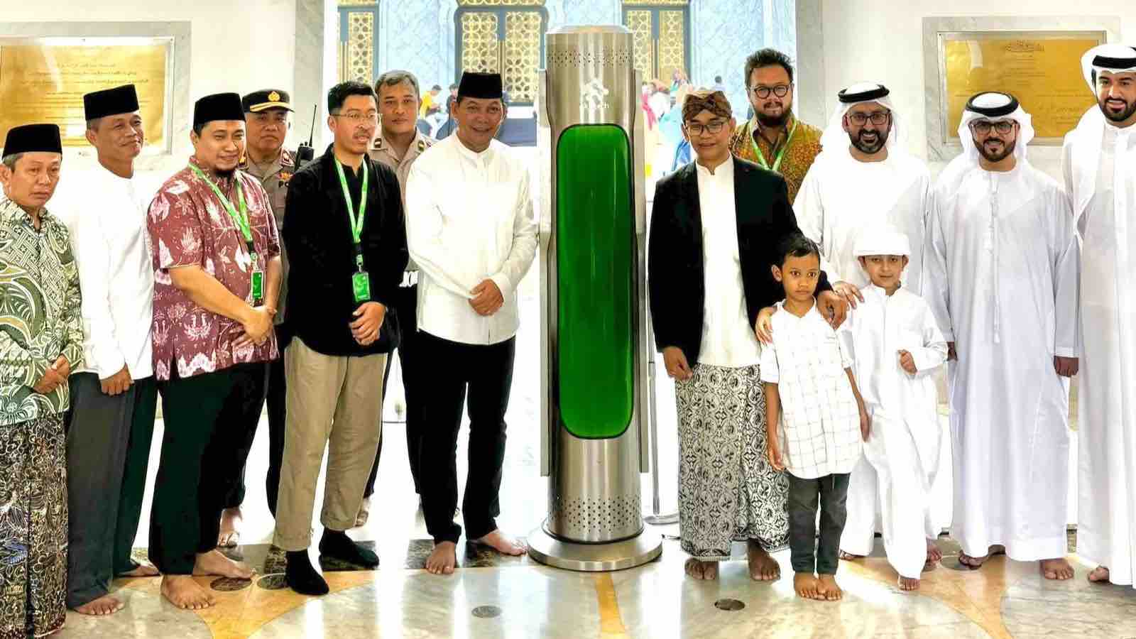 Read more about the article The Microforest : Solo Mosque Pioneers Microalgae Air Cleaning