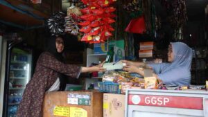 image : Enviu By Engaging Local Governments and Communities, Enviu and Its Startups Prevent Nearly 1 Million Pieces of Single-Use Plastic Waste from Polluting the Environment in Indonesia