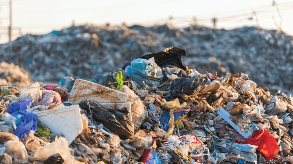 Tabanan's regional landfill "TPA Mandung" has been closed for 3 weeks and more open dumps are popping up.