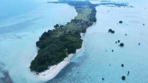 Tidal flood at Pari Island