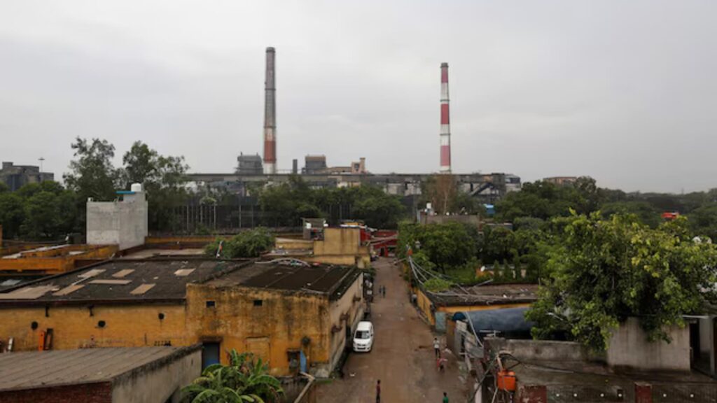 Chimneys of a coal-fired power plant are pictured in New Delhi, India, July 20, 2017. Picture taken July 20, 2017. REUTERS/Adnan Abidi/File Photo