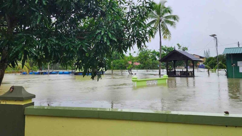 The government has deployed more than 82,000 security personnel as well as rescue boats, four-wheel drive vehicles and helicopters. PHOTO: MB KELANTAN USTAZ MOHD NASSURUDDIN HAJI DAUD/FACEBOOK