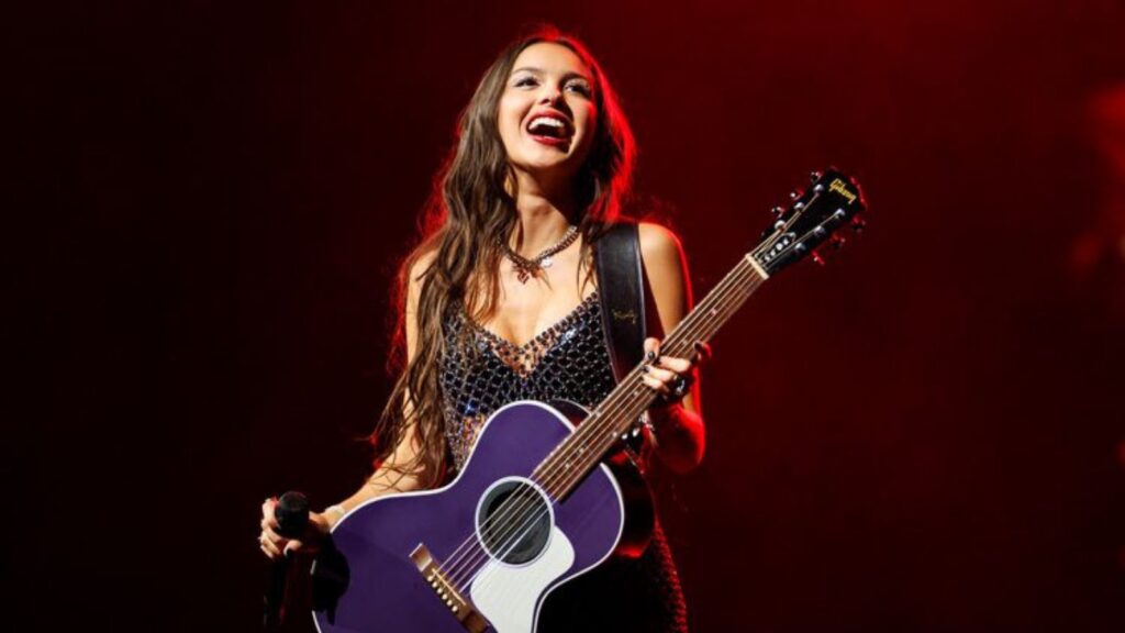 Olivia Rodrigo performs in Los Angeles in August 2024. PHOTO: CHRISTOPHER POLK/BILLBOARD VIA GETTY