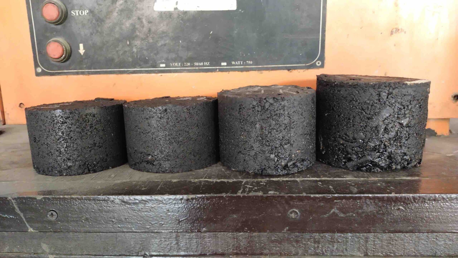 Read more about the article ITS Students Repurpose Cigarette Filters for Asphalt Modification