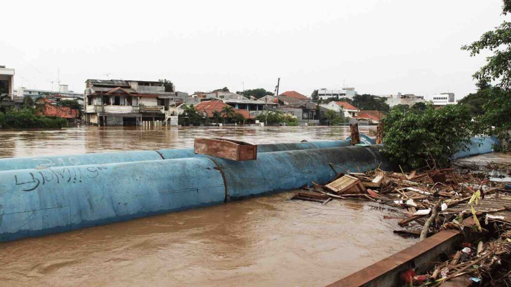 sinking cities - Jakarta by Yamtono_Sardi from Getty Images Signature